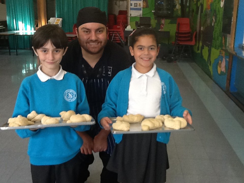 littlesub75's tweet photo. Well done to Y3 on some fantastic bread baking this morning.  They learned all about the ingredients and how to make bread.  The smell coming from the kitchen is wonderful.  They will enjoy eating their twisted rolls with their lunch today.  Thank you to 
@LoveCityserve https://t.co/QOonvYW1Jm
