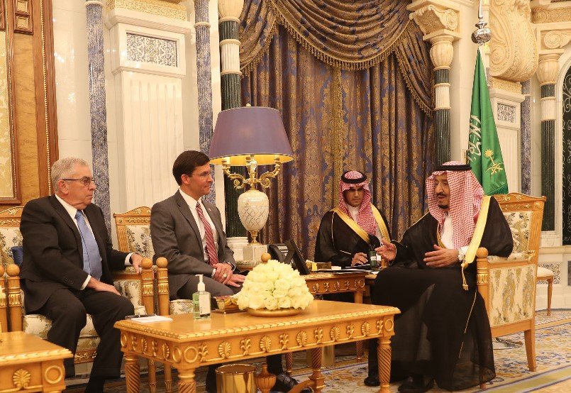 USAinKSA's tweet image. Accompanied by Ambassador #Abizaid, Secretary of Defense @EsperDOD met w/ @KingSalman in #Riyadh to discuss the deployment of U.S. assets to #SaudiArabia in order to take a firm stance in the region to deter Iranian malign behavior and promote regional stability.