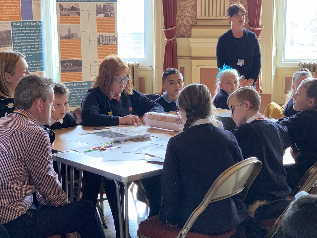 kirkdemocracy's tweet photo. “We like Batley because people are really helpful.”
“We’d like more recycling.”
“We like the wonderful people.”
“It’s peaceful and we’ve got good WiFi, but there are too many naughty teenagers.”
“We would like a local park.”
#Batley150 https://t.co/XfqoRB8r03