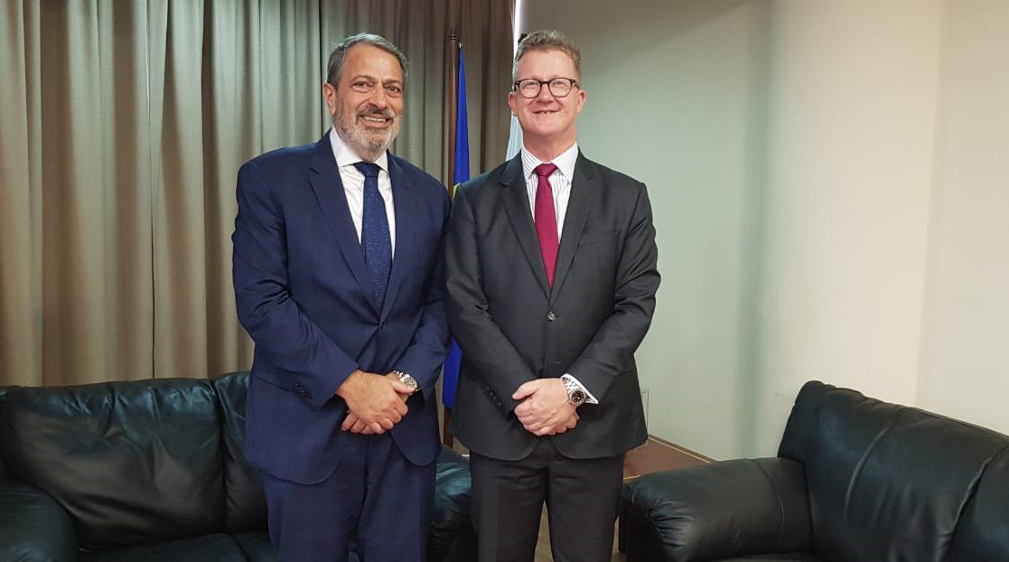 Pleasure to meet HE the British High Commissioner to #Cyprus @StephenLillieUK. We exchanged views on the cooperation between our countries 🇨🇾🇬🇧, #UKCYties and current issues, mostly relating to #Brexit. 
@UKinCyprus