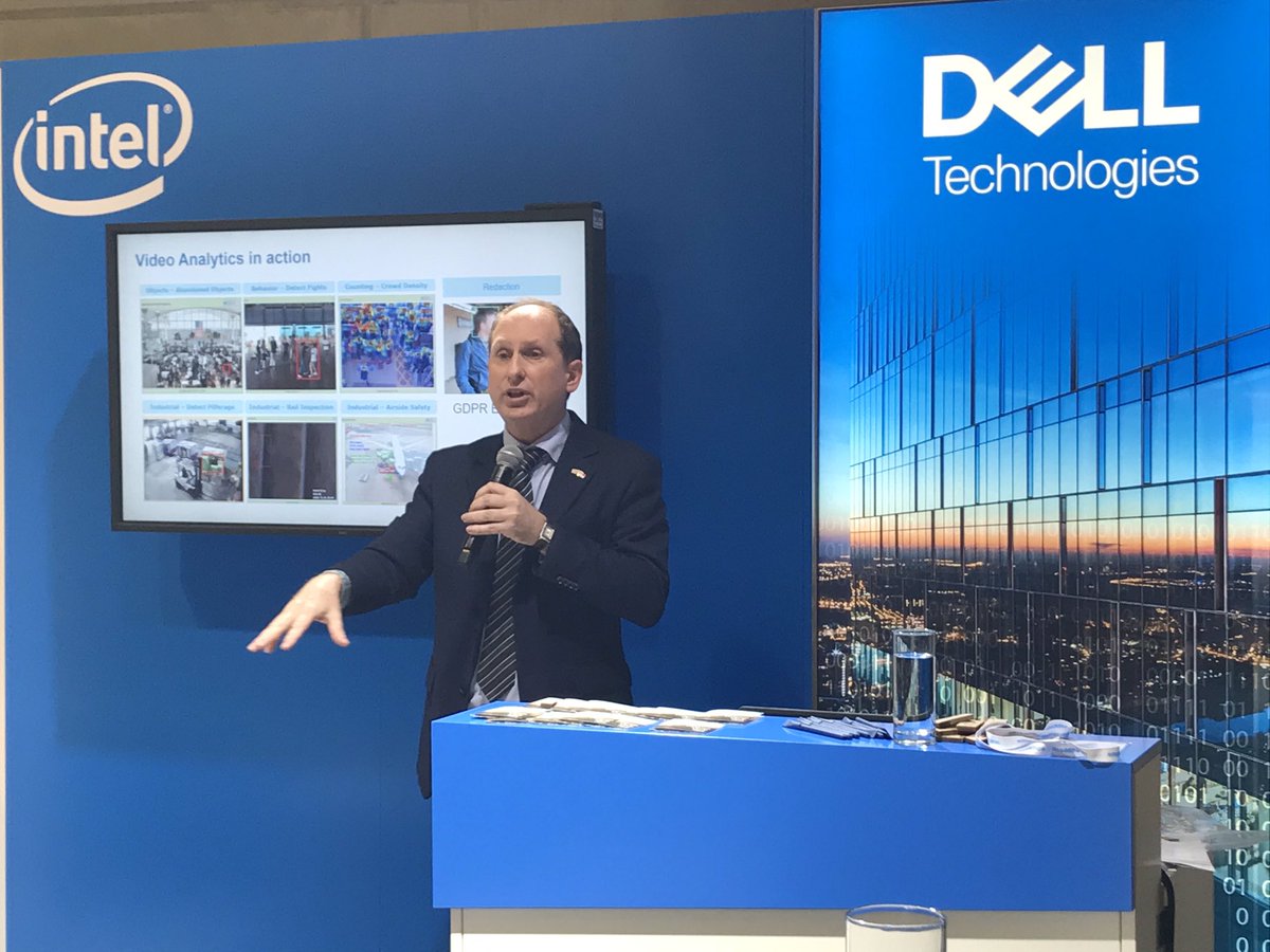 dietrichklein's tweet photo. Städte, Länder, Behörden im Dialog mit der IT und den treibenden Kräften @DorisAlbiez und @DAlschner für @DellTech Deutschland auf der #sccon19 Es geht um Lösungen für das Leben in Digitalen Räumen der Zukunft großartig beschrieben im Impulsvortrag unseres globalen #DiCi Teams. https://t.co/IH3uKYAcAK