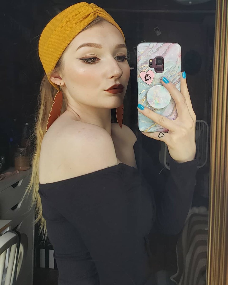 smplyemmatation's tweet photo. A tutorial on this look is up on my channel 🍂🥰
https://t.co/tmmBNB3VQv
#fallmakeup #makeuptutorial #makeupvideo #falltutorial #beautyblogger https://t.co/61rTXSTIuF