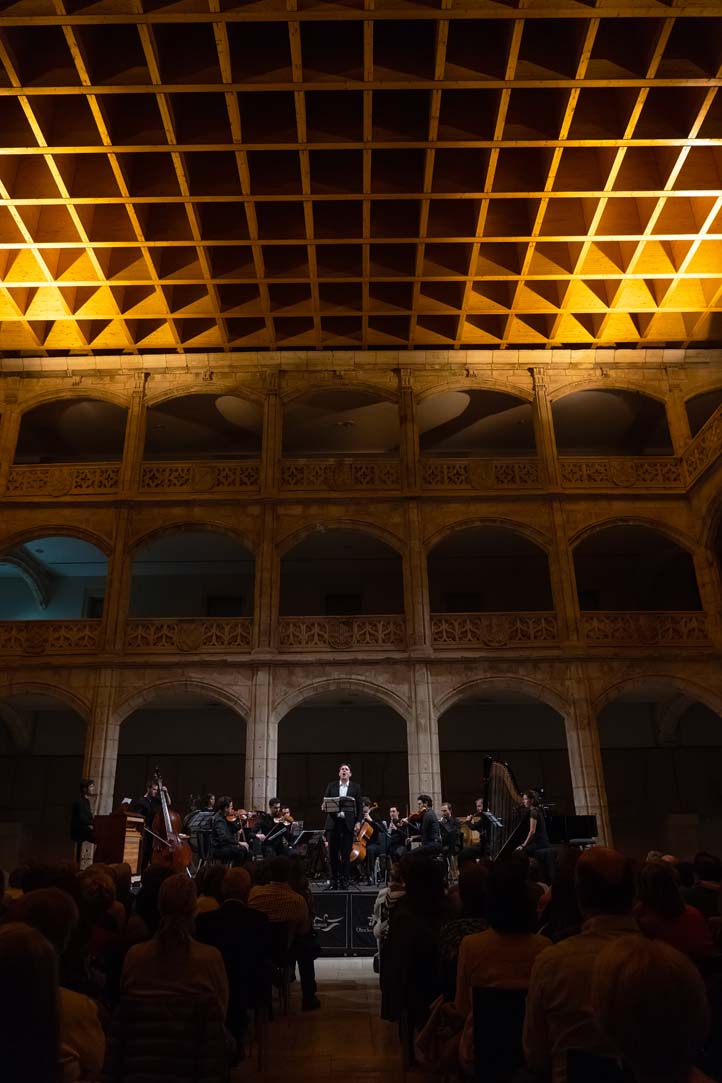 CulturalCBurgos's tweet photo. 🎼El pasado viernes la genial agrupación @NataliaEnsemble ofreció en el patio de la Casa del Cordón un maravilloso recital acompañada del tenor R. Murray y del barítono J. McGovern.
👐 ¡Gracias al público burgalés por acompañarnos!
Organizado por @Fundcajaburgos  y @FundlaCaixa. https://t.co/Z6Ny8SSy3X