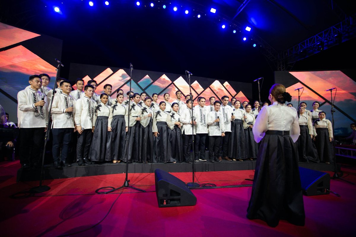 PMCC4WOfficial's tweet photo. The MBS Choir followed with a song of praise before Bishop Arturo Ferriol stepped forward to introduce the keynote speaker: Apostle Arsenio Tan Ferriol. https://t.co/7ann7dJzX2