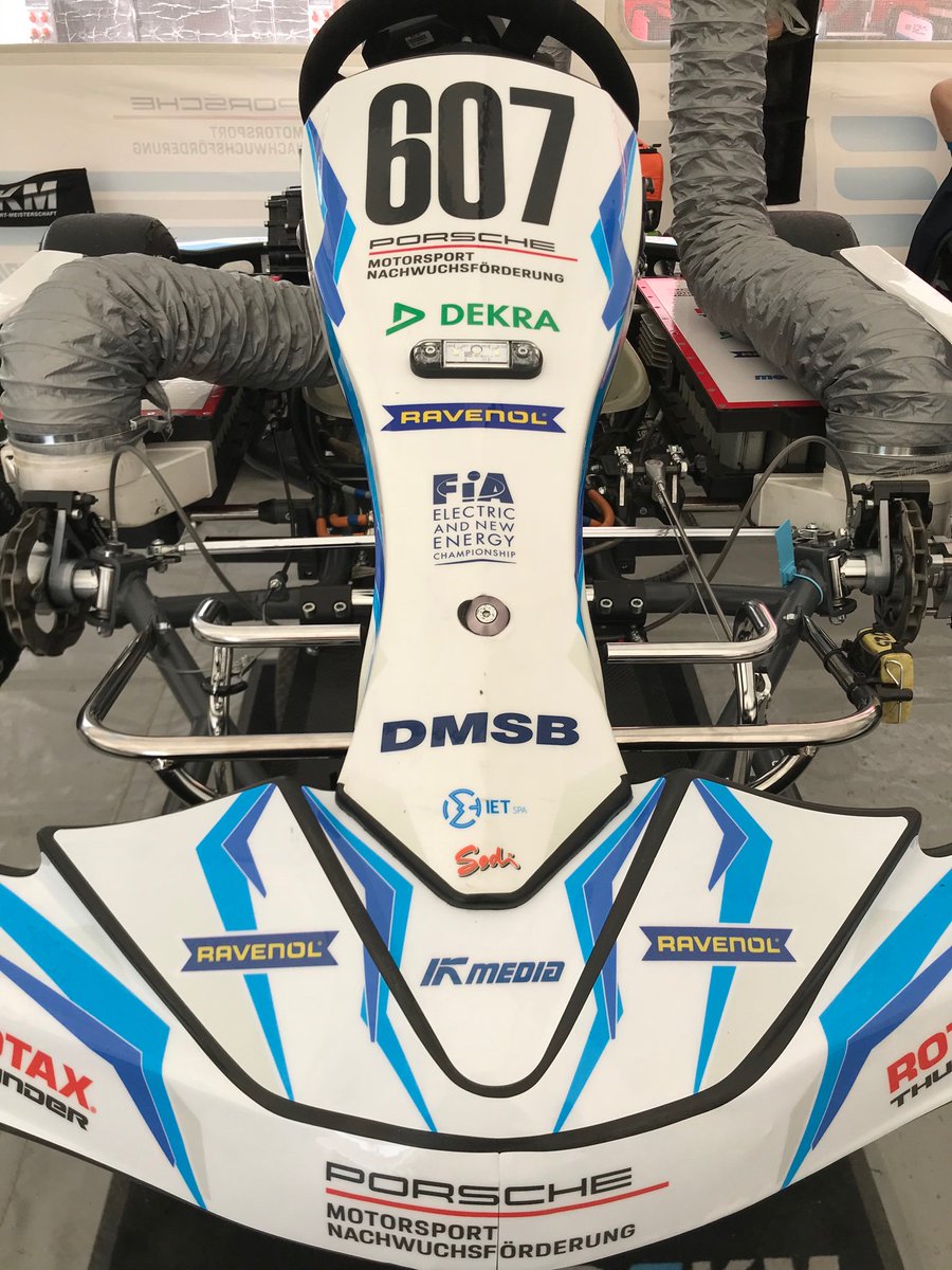 B_Barrett01's tweet photo. All ready for NQ practice 1 (8 minute session) at 14:00 🇮🇹 (13:00 🇬🇧)

#RMCGF2019 #DEKM #Rotax #Thunder #electric #teamuk https://t.co/D1hlFgFOZ6