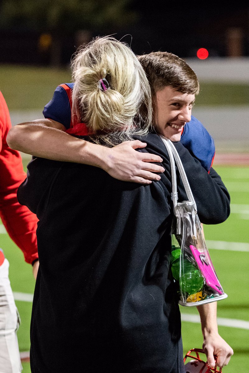 JStrongQB4's tweet photo. Without family you don’t have much. Very blessed to have my families continued support in chasing my goals and dreams. Thanks to my beautiful sister @hannahhstrong for the escort Friday night!! Shout out to @matts_photos_ for the great photos. #StayReady19 #TexanPride #HOCO2k19 https://t.co/S1EZBitmMe