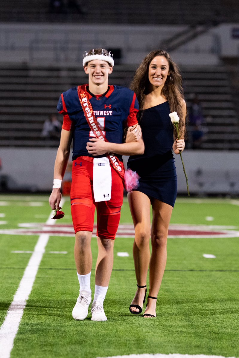 JStrongQB4's tweet photo. Without family you don’t have much. Very blessed to have my families continued support in chasing my goals and dreams. Thanks to my beautiful sister @hannahhstrong for the escort Friday night!! Shout out to @matts_photos_ for the great photos. #StayReady19 #TexanPride #HOCO2k19 https://t.co/S1EZBitmMe