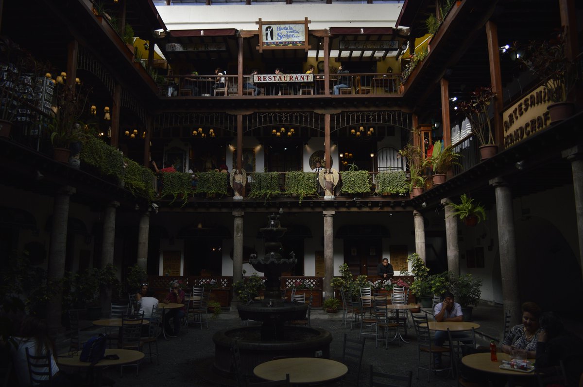 DayanaRuano7's tweet photo. #VideoUPS
 
Huecas del centro Histórico de Quito https://t.co/2rLHeT8BoB