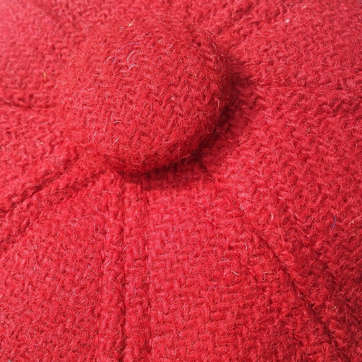 AmiCharnel's tweet photo. Harris Tweed Bakerboy Cap Newsboy Hat (William Morris floral lining) Bright Red. https://t.co/YubhRZdo1N #amicharnel #thecapmaker #Harristweed #newsboy #bakerboy #Hat #cap #britcraft #handmade #tweed #WilliamMorris #laurasbeau #uniquegifts #uniquegift https://t.co/Elm8KytGva