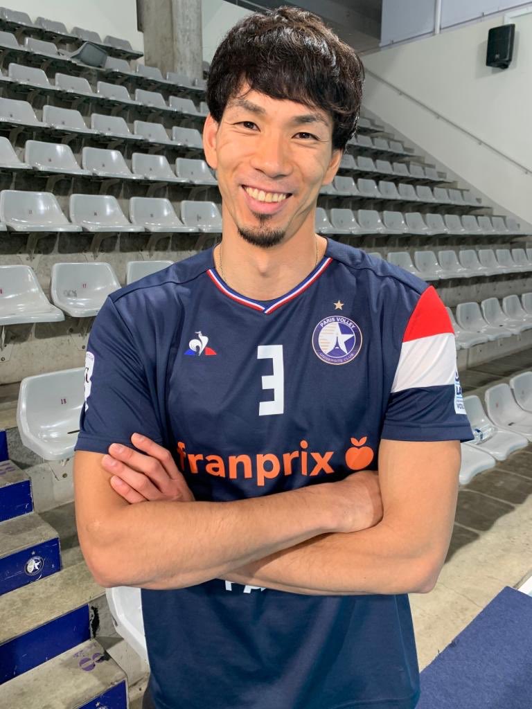 ParisVolley75's tweet photo. Tatsuya FUKUZAWA est arrivé à Paris 👊🏼🏐🔥

Premier entraînement avec l’équipe du @ParisVolley75 à la Salle Charpy ce matin &amp; ce soir match de Coupe de France #CDF vs. @TLMVolleyBall 

WELCOME 😎 

#parisvolley #renaissancecapitale #PanasonicPANTHERS #japanvolleyball https://t.co/FRDTqufoSE