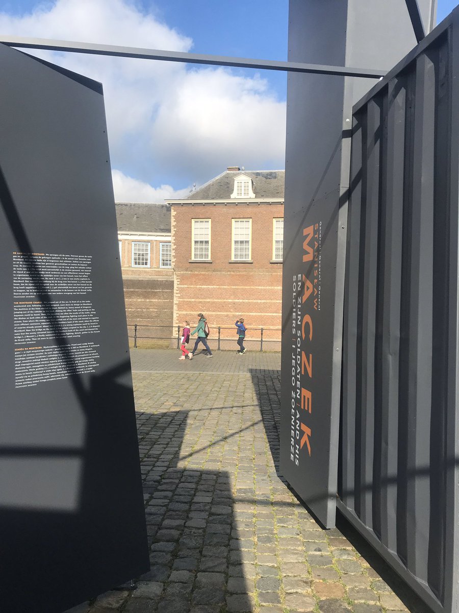 “Een Poolse soldaat vecht voor de #vrijheid van alle naties maar hij sterft alleen voor Polen”, aldus #stanislawmazcek; indrukwekkende #popup tentoonstelling #Kasteelplein #Breda <a href="/Nina7x/">Nina Lenting</a> #75jaarVrijheidBreda