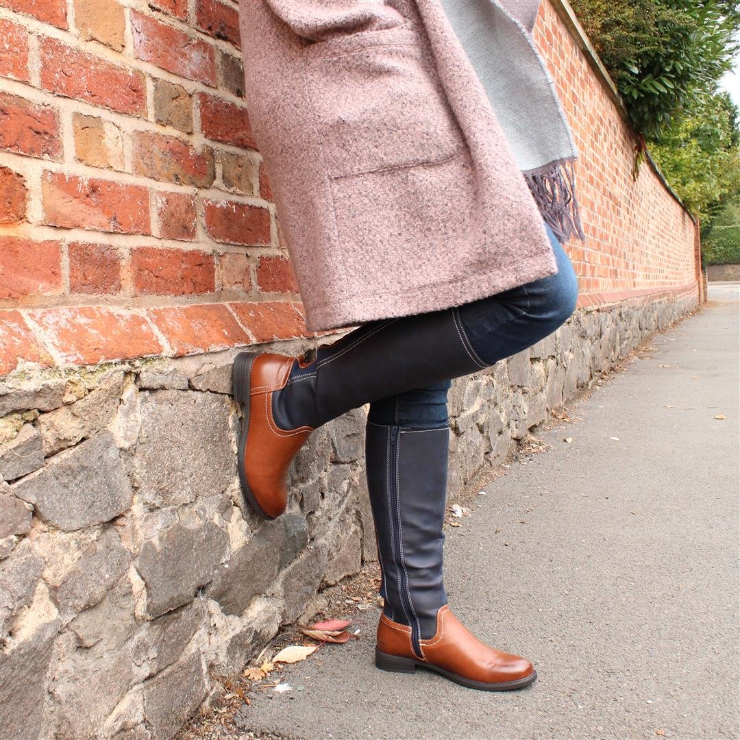 Elegant style, classic comfort. The Vivian boot is available in Navy/Tan or Black.

heavenlyfeet.co.uk

#everydayisabootday #newboots #winterboots #dailyboots #heavenlyfeet #heavenlyfeetofficial #stylelovescomfort #memoryfoam #veganfriendly