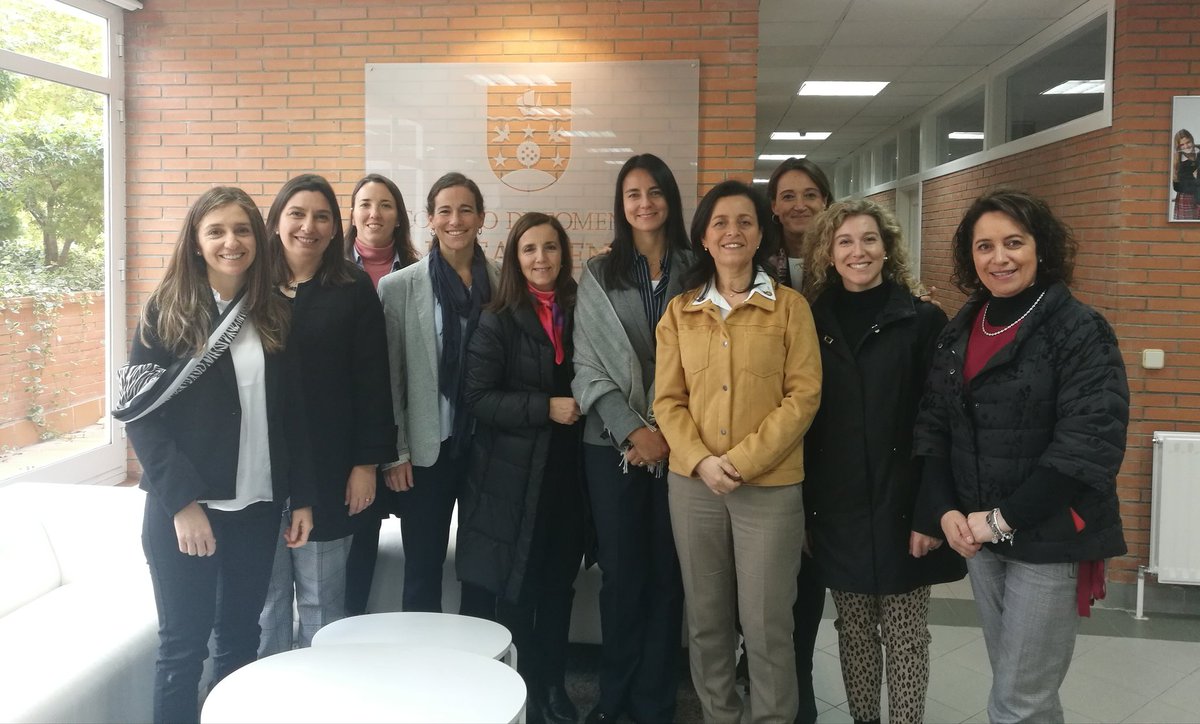 aldeafuente's tweet photo. Directivas de #Chile 🇨🇱 visitan nuestro colegio para conocer de primera mano el proyecto educativo de @FomentoEdu #Aldeafuente
#EnglishCorner #ChildTalks #MagicTalks #MatemáticasDivertidas #Innovación #scratch #ProyectoOptimist #ExcelenciaAcadémica https://t.co/yG1lJpt31A
