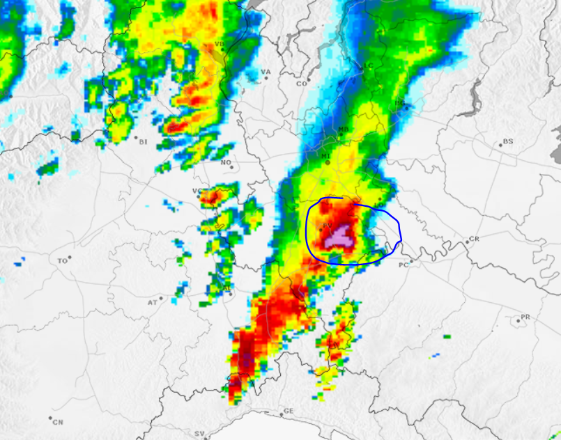 michele_salmi's tweet photo. Extreme #flashflood event during the last 24h over northwestern Italy due to a 10 hours long #backbuilding MCS with embedded #supercell. In the table below RRmax for selected time deltas, far from record breaking amounts for the area, but still impressive! https://t.co/jlfDDPuh9o