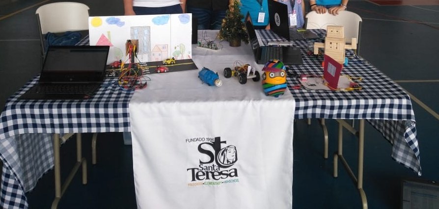 JamMatamoros's tweet photo. Participamos en el #AmazingRoboticsCR con @santateresa2 @ChaverriP donde evidenciamos la potencialidad de nuestro proyecto #STEM #STEAM con nuestros #estudiantesempoderados @melual1 @Liss_MCa https://t.co/PNHlewgRX1
