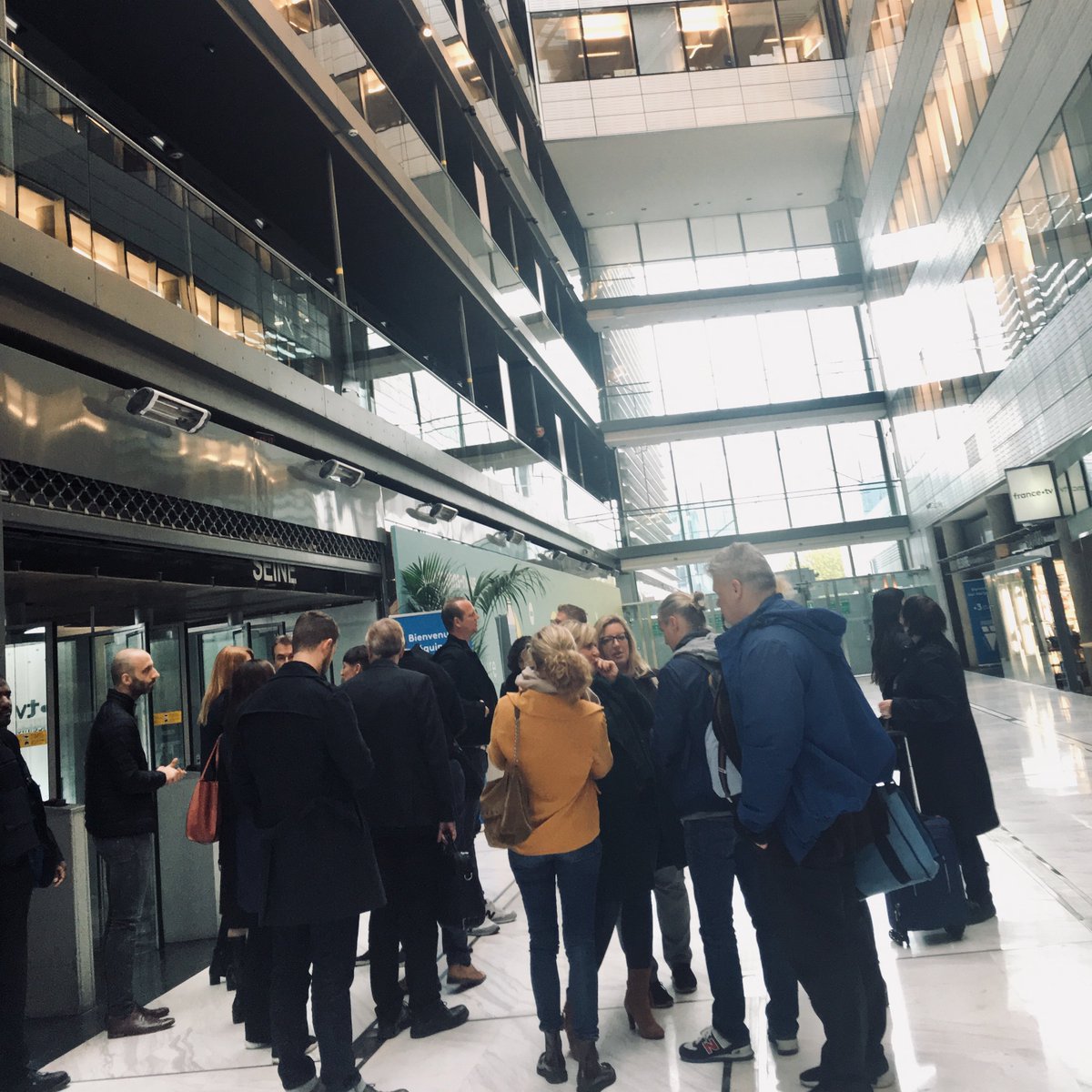 The second day of the #berlindigitalgoesparis delegation began with an overview of <a href="/Francetele/">France Télévisions</a> activities and the presentation of the report elaborated by the <a href="/Francetele/">France Télévisions</a> media lab mapping the uses of #AI in #media 
➡️Available here: meta-media.fr/files/2019/06/…