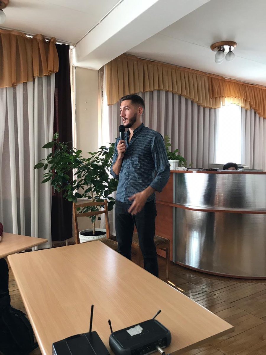 molpred63's tweet photo. Альберт Ракипов - основатель компании  "Остряк",  выступил со своей историей успеха в школе №93 в Тольятти. 

Альберт рассказал ребятам, с чего начинал свой бизнес и дал практические советы по воплощению своей идеи в жизнь! https://t.co/qKF9mevpmV