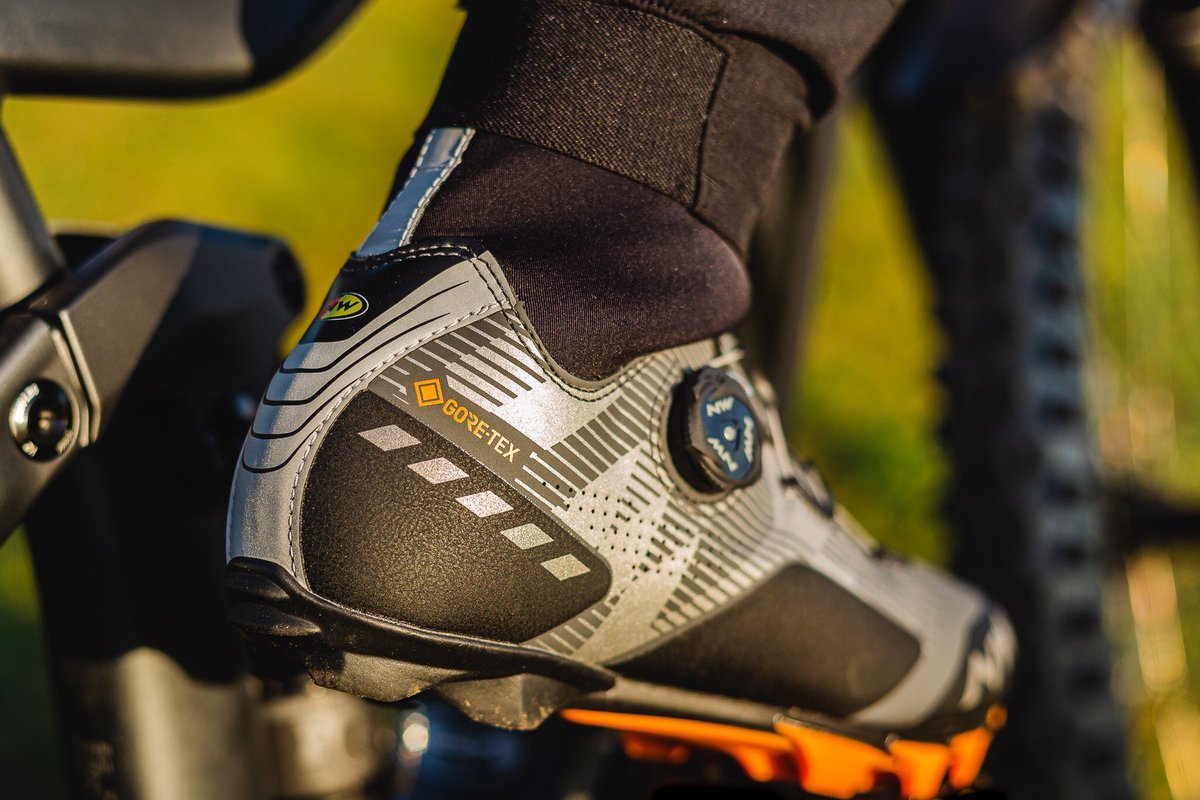 Zweirad_Stadler's tweet photo. Moderne Winter-MTB-Schuhe mit wasser- und winddichter Gore-Tex-Membran. All deine Energie - über den Schuh direkt in die Pedale.
https://t.co/FE2lInIOSu
#mtb #schuhe #northwave #northwaveshoes #winterschuhe #winter #northwaveraptorgtx #fahrrad #goretex #wasserdicht #winddicht https://t.co/g1WSf3E54F