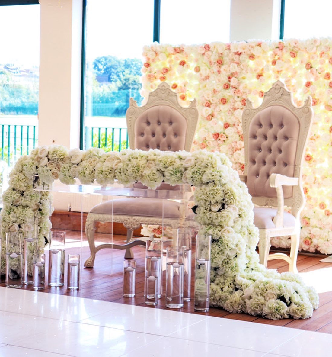 CheersEventsLDN's tweet photo. The end of August was a busy time for Cheers. We had the honour of planning a wedding at @threeriverscountryclub for 200 guests, on one of the hottest bank holidays! Our couple opted for a sweet heart table, instead of a traditional head table. Full floral glamour! 🌸🌺🌸 https://t.co/Yha5T5ohRU