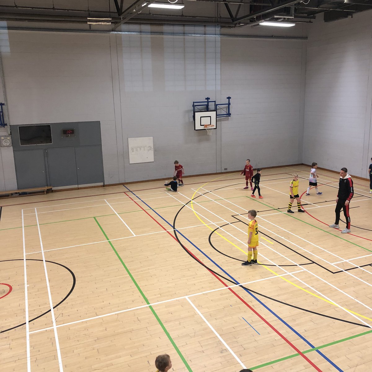 ffwdcoaching's tweet photo. Day 2 is up and running - about to head on to the Astro after a wee warm up indoors! Tomorrow it’s @hexagolsport day and special guest time 👀 #celebrity #spfl #edinburghfootball #footforwardcoaching https://t.co/52N4EeEUem