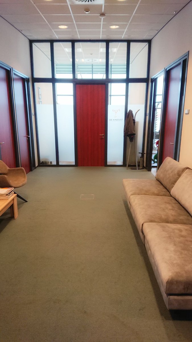 ron_beurskens's tweet image. Ook de wachtruimte gaat vooruit. Met dank aan @Irma Saris interieur. #progressie