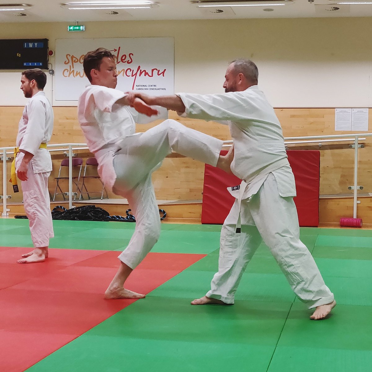 ccjitsu's tweet photo. Another great session last night and nice to see some new faces too!

We were looking at different defences and managed to catch Rob and Noel channeling their inner Karate Kid 🥋 😂

#defences #cranekick #karatekid #waxonwaxoff #jiujitsu #cardiff https://t.co/aDhy9MJskF