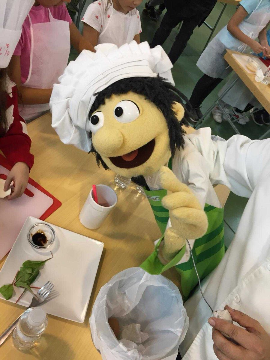 interporc's tweet photo. Este sábado, los más peques disfrutaron de lo lindo con @ChefPepo  y sus talleres saludables. 

En esta ocasión fue el turno de los alumnos de 3º de primaria del CEIP La Constitución en el Espacio Teatro Joven en Illescas. https://t.co/TF6zBFyQIc