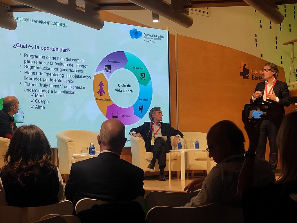 RaquelBonsfills's tweet photo. Ante la problemática de la demografía y del talento senior, se hace necesario implantar un plan estratégico de previsión social dentro de las empresas.Incluye instrumentos de ahorro, una comunicación clara,asesoramiento personal y ayudaren el tránsito a la jubilación. #UpdateRRHH https://t.co/rE6gnRd0VW