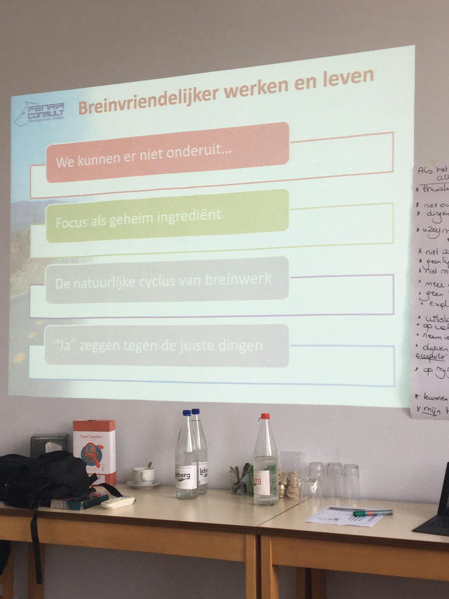 Sarah_Vdw's tweet photo. Het is weer van dat: zuurstof opdoen! 2 keer per jaar krijgen medewerkers van onze partners de kans om workshops te volgen rond Mediawijs werken, Leven en werken in een diverse samenleving, Ondernemen en innoveren, en Versterken van zelfregie. Nu: Breinvriendelijker werken&amp; leven https://t.co/2IPeeKrStf
