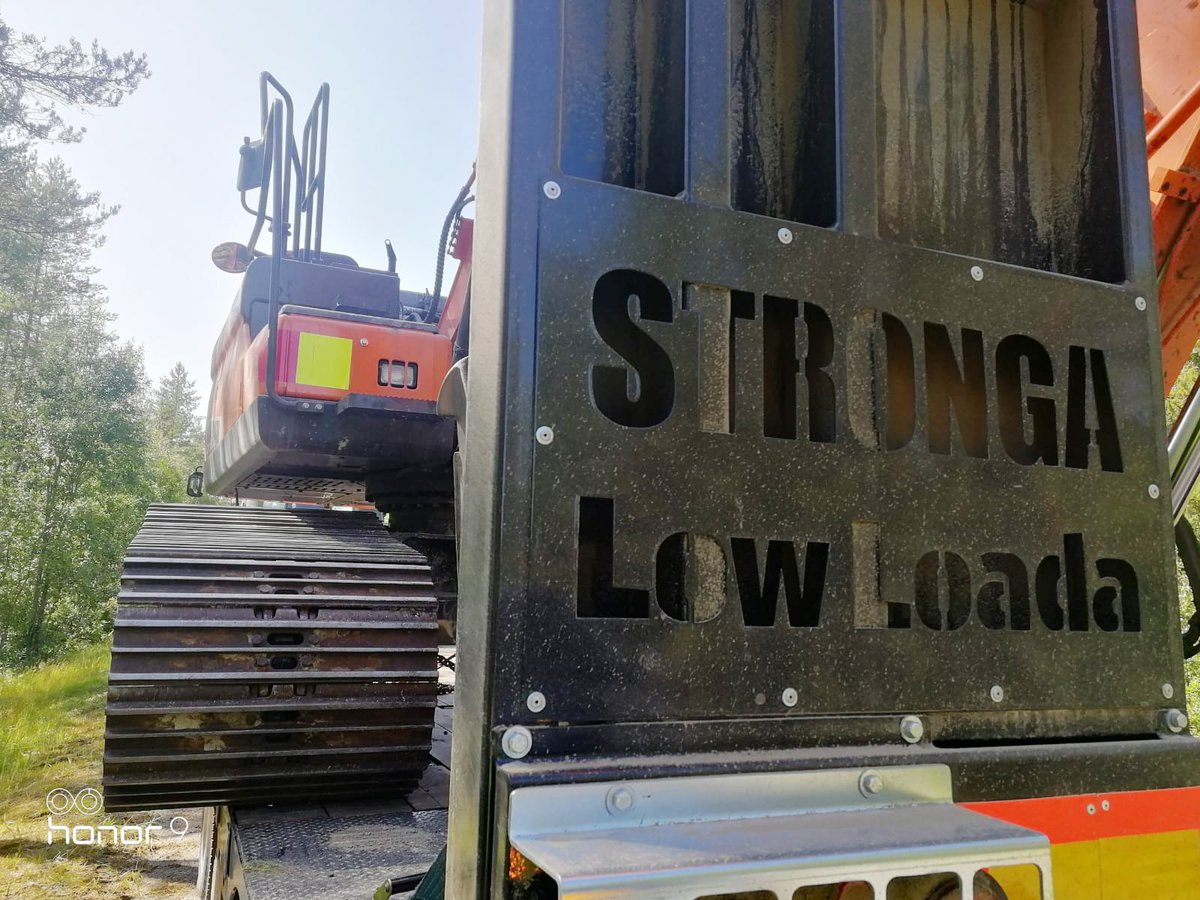 StrongaLtd's tweet photo. @DoosanEquipment in transit on our LowLoada trailer!
π³π΄
#Stronga #Doosan #LowLoada #LowLoader #Trailer #Excavator #DoosanEquipment #Norway #Norge #Machinery #HeavyMachinery #Transport #Landmaschinen #Landtechnik https://t.co/01AzcGMy5o