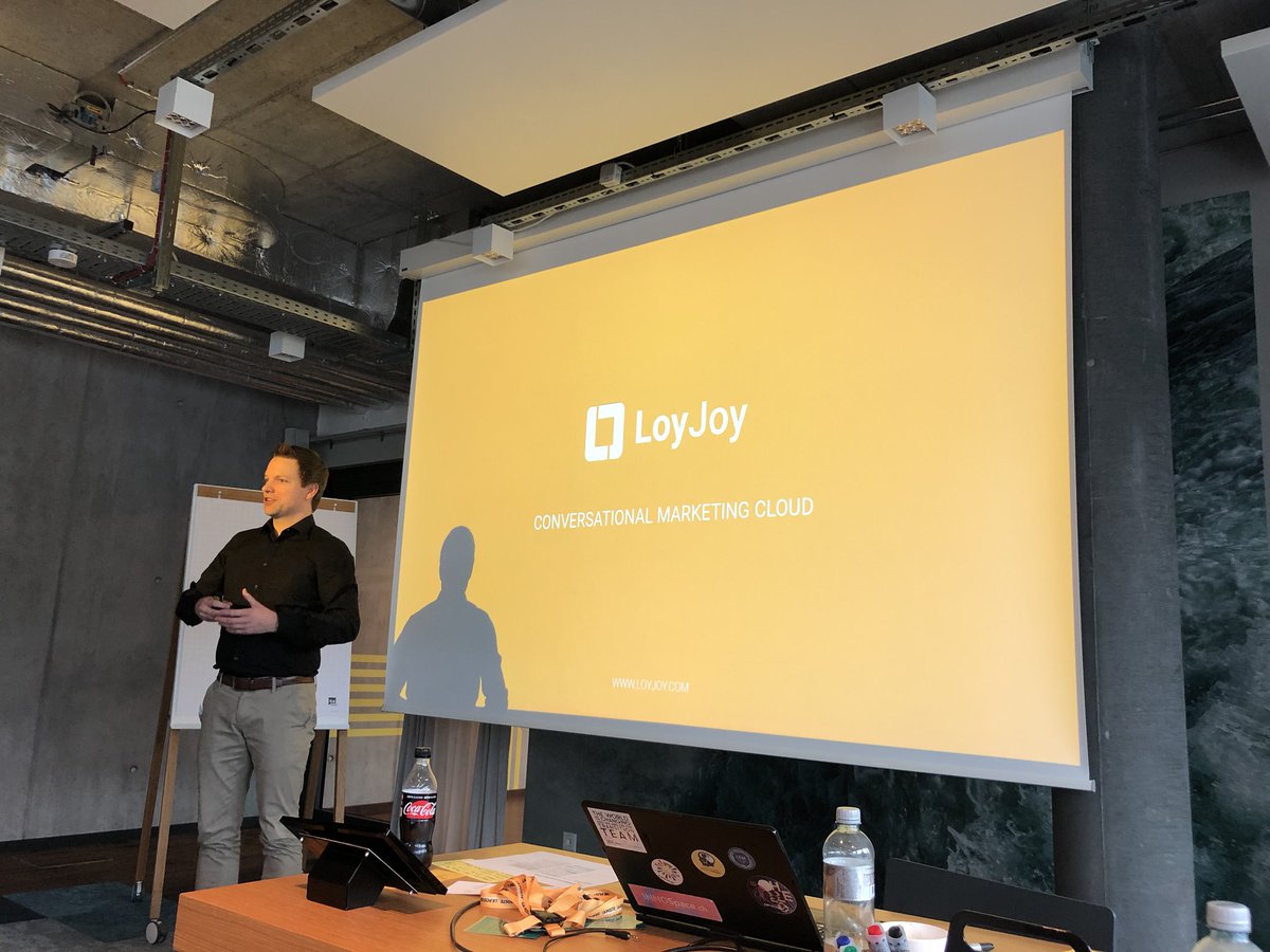 ulf_loetschert's tweet photo. Had the pleasure to present @loyjoy_com at #ConnectaBern today 🕺 Thanks for inviting me @swisspost @PostFinance 😊👍 https://t.co/kjnMnLU2HC