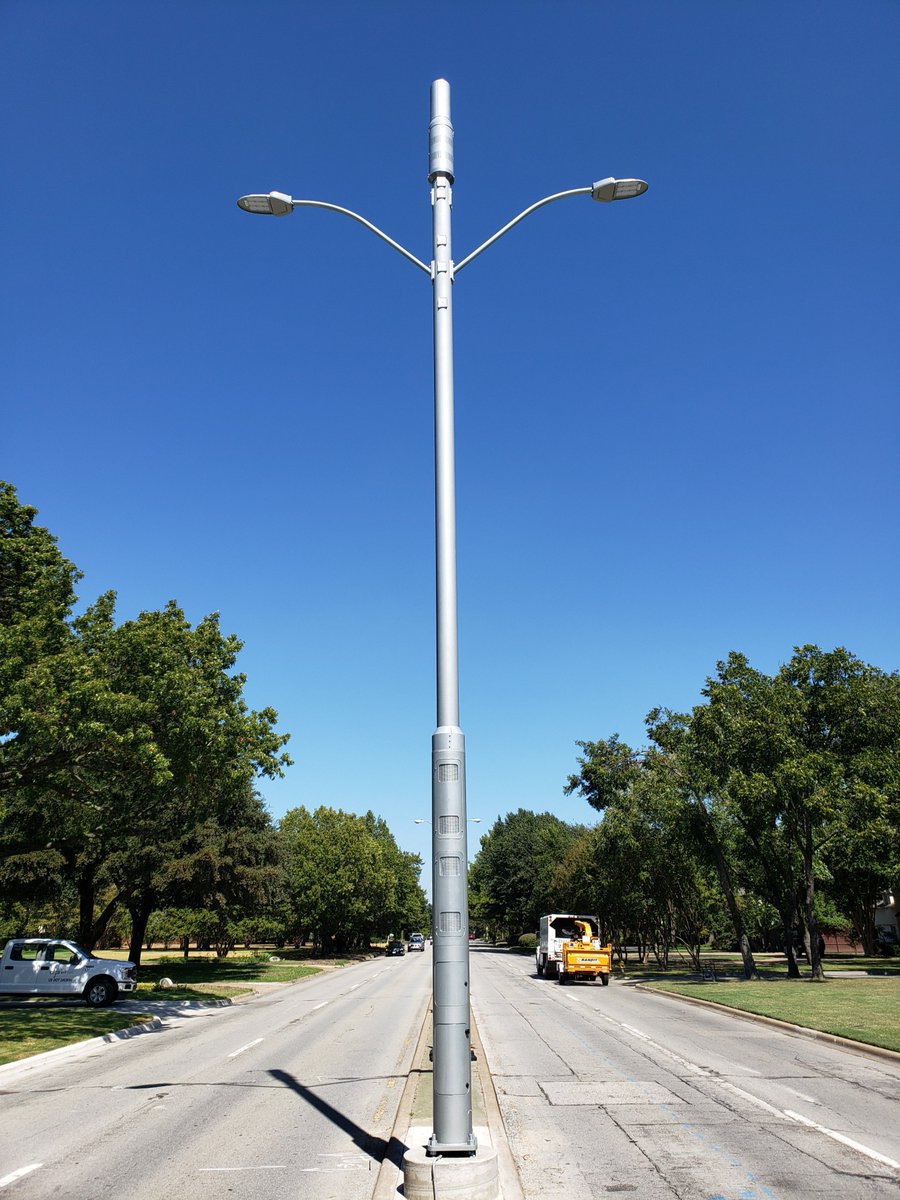 CommScope's tweet image. We can’t help but love seeing our connectivity solutions out in the “wild”.  Special thanks to B+T Group capturing the #RunsOnCommScope spirit on camera. Learn more about our Metro Cell portfolio online at ow.ly/2Xe350wP0sj.