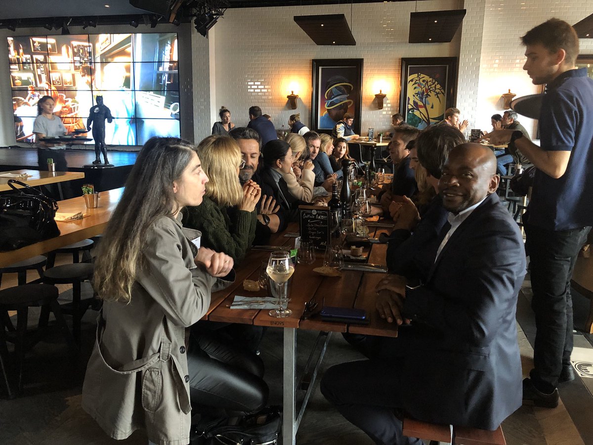 Aujourd’hui déjeuner d’affaires avec les membres du Club d’Entreprises DEBA chez notre partenaire  @BrasserieMIRA🍻 
Un joli moment pour échanger et partager avec notamment la présence de <a href="/MarcLangevin/">Marc Langevin</a> et Caroline pour @Rcommerce : Bassin d'Arcachon - Val de l'Eyre  et @RDigital