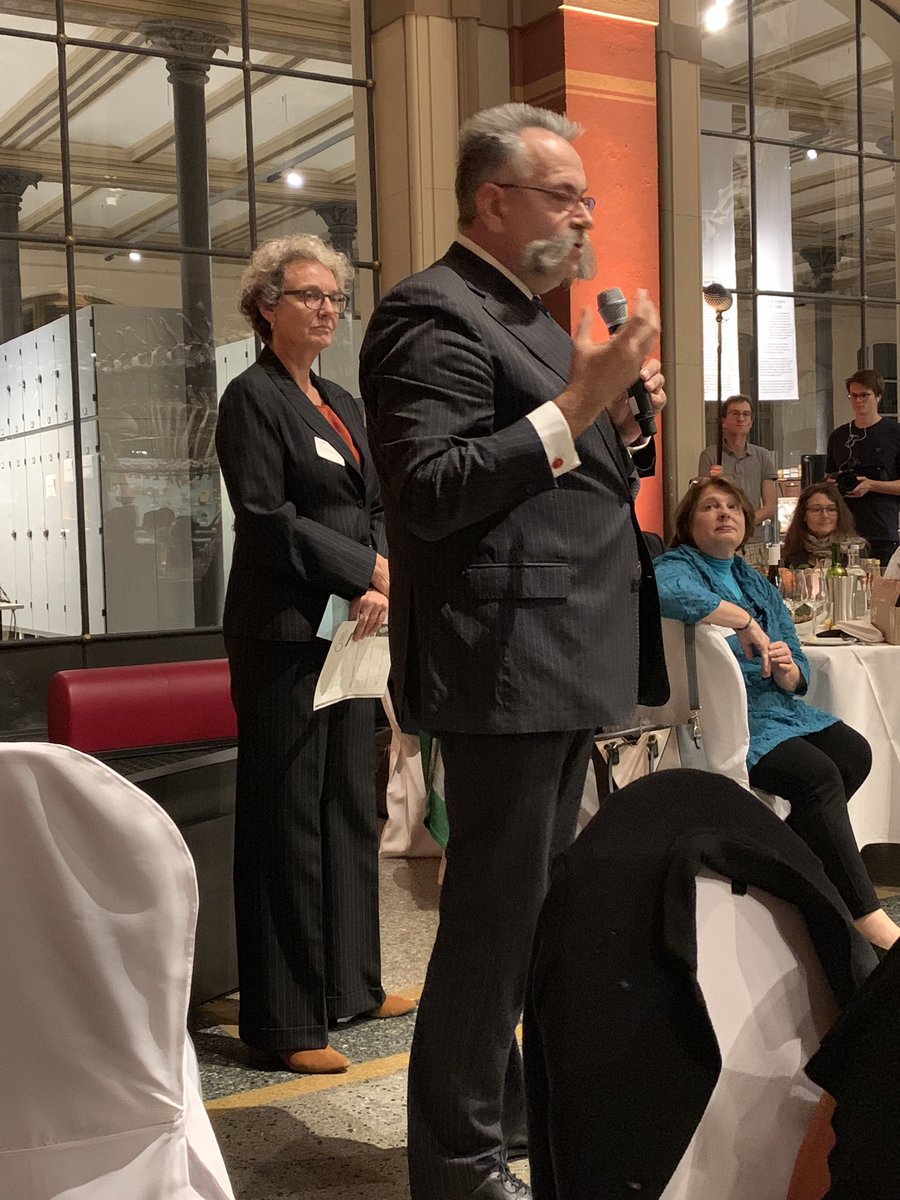peter_simone's tweet photo. „Homo sapiens muss sich noch sehr anstrengen, um seinem Namen gerecht zu werden“, sagt Prof. Johannes Vogel, Direktor des @mfnberlin mit Blick auf die #Klimakrise. Wie wahr. #Energiewende beschleunigen! @bEEmerkenswert @klima_allianz https://t.co/SVKZGmRGHe