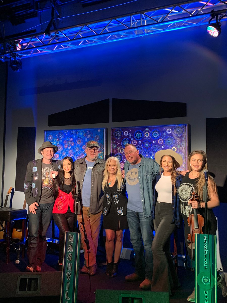 Check out more photos from #BackstageNashville with #PhillipWhite, #PhillipLammonds, @RayStephenson and @kyliefrenchfrey at Facebook.com/BackstageNashv…

#Nashville #Songwriters #EventsInNashville #VisitNashville #CountryMusicLove