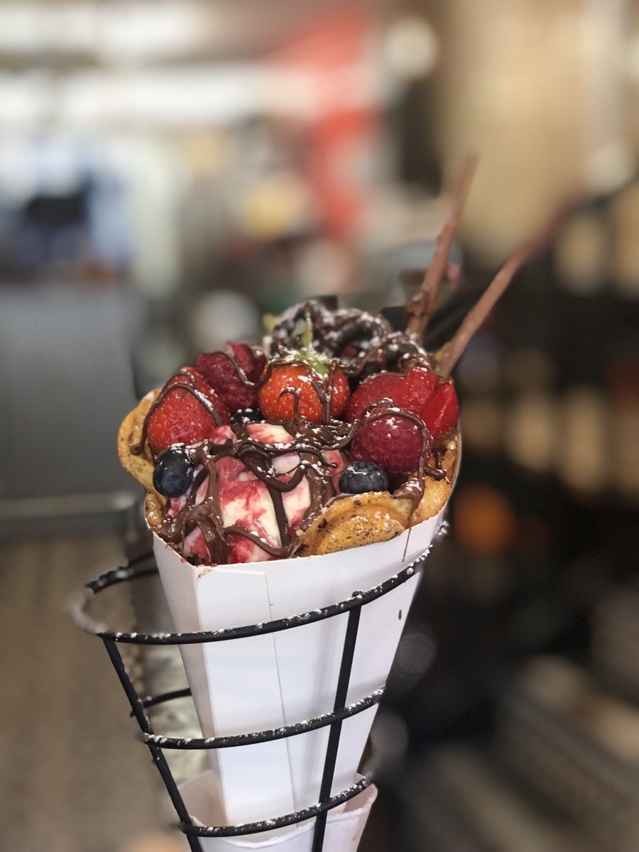 Henry07Yau's tweet photo. I think that a lot of Chinese Restaurants, look, feel and serve very similar food. @WowYauChow we want to share our take on #ChineseFood, combing #BritishChinese favourites with #ChineseStreetFood in a fun and casual way #ChineseLoadedFries #YumCha #IceCreamBao #BubbleWaffles https://t.co/RGJjBhJtPU