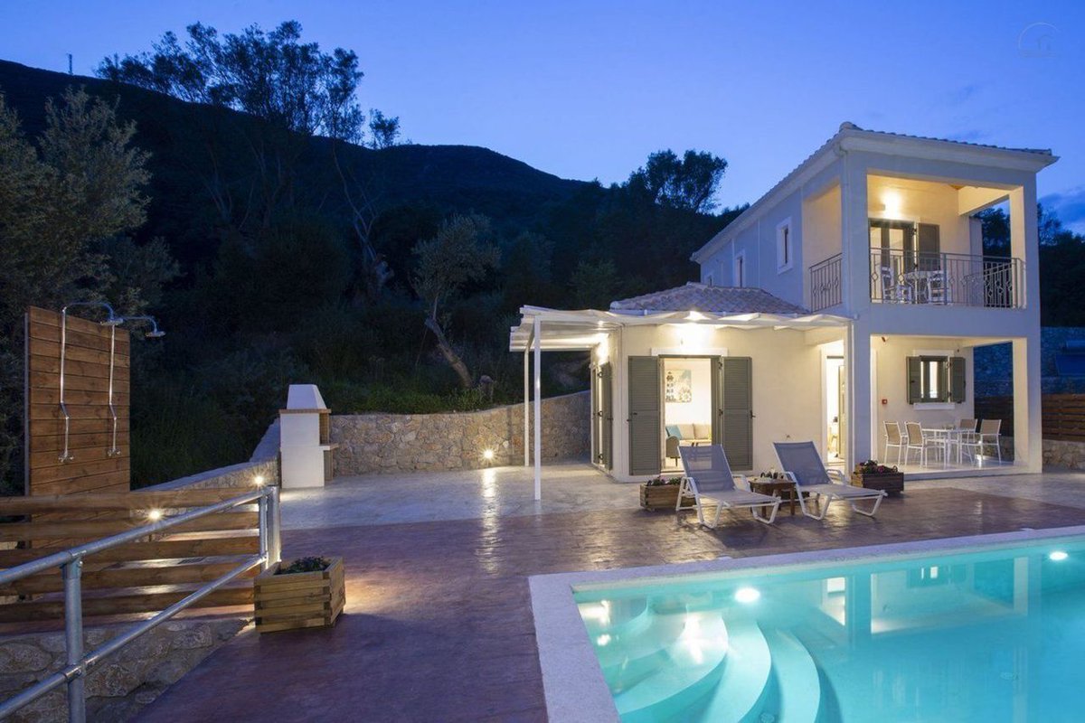 LefkadaHoliday's tweet photo. Spend your summer 2020 vacation in a one bedroom villa with a sea view and a private pool, ideal for couples! The luxury villa is ideally located only 900m from the beach in Vasiliki! Book now!
.
https://t.co/RHjQyQ5hmg
.
#summer2020 #lefkada #upcomingseason #villawithpool https://t.co/ein7fJM1Yp