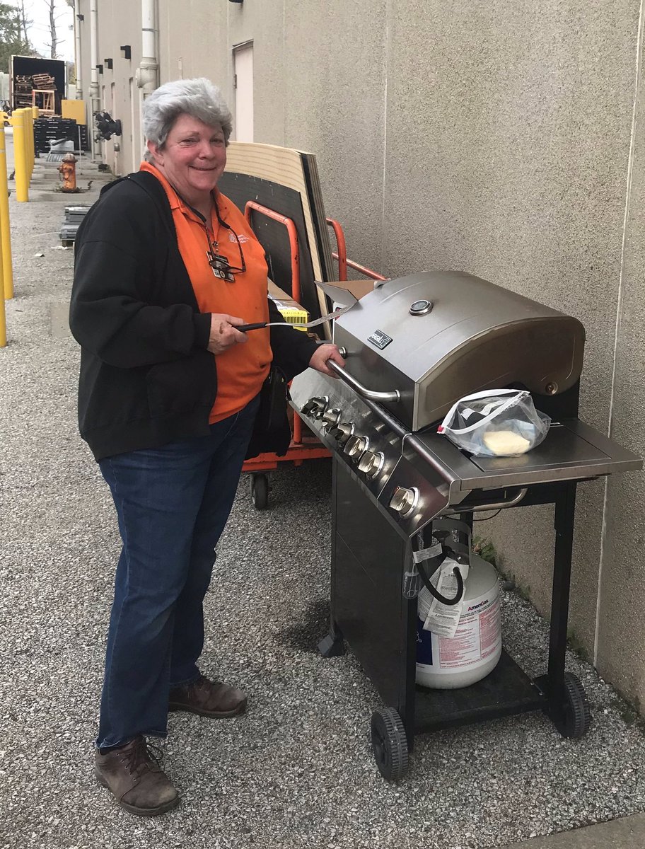 #metpartnership happening in Rutland. Can’t beat a BBQ. <a href="/JCHomeDepot/">John Carr</a> <a href="/whipplenh/">Donna Whipple</a> <a href="/marantes1/">Marcelo Arantes</a>