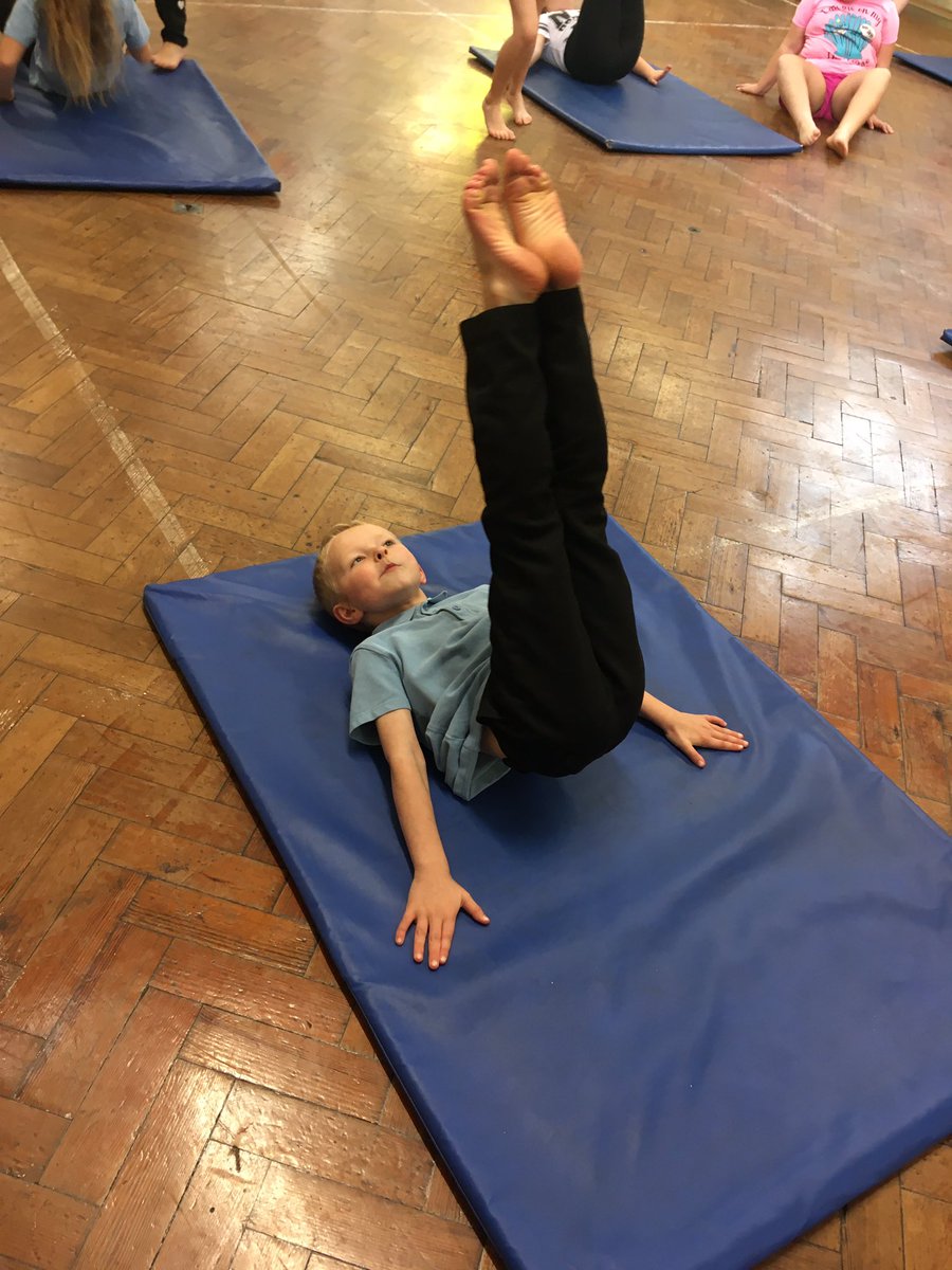PentrerGraig's tweet photo. Dosbarth Neptune enjoyed developing their balances today using different parts of the body. #pgpneptune #pgppe #pgphealth https://t.co/v7fpXhCDxh