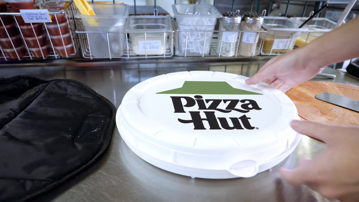 zumeinc's tweet photo. Today, we’re incredibly proud to unveil our partnership with @pizzahut to create the brand new Round Box that keeps pizza hot and crispy in a package made from sustainably harvested plant fiber.
https://t.co/OhGpFOrPYi
#zumeinc #ZumeSourcePackaging #roundbox #compostablepackaging https://t.co/zQOGjwejnC