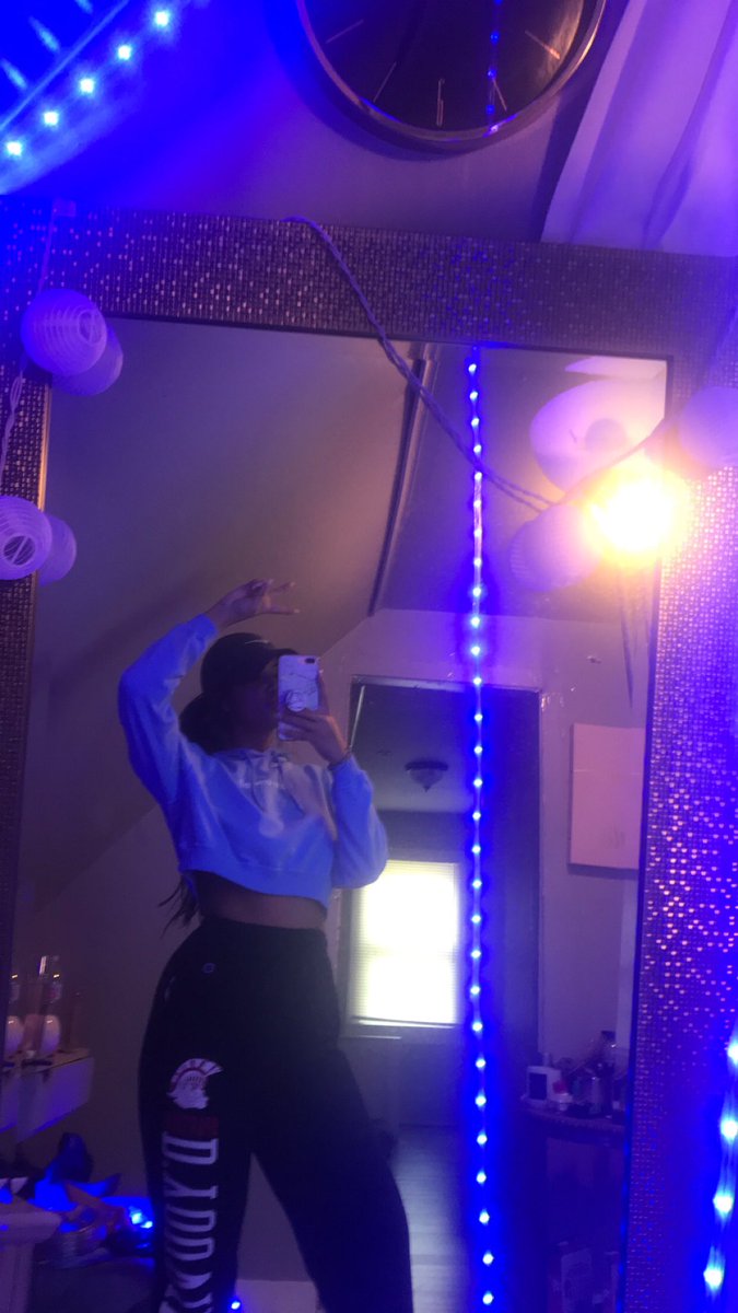 sarapalestina47's tweet image. @callherdaddy I’m never taking this off #imunwell @alexandracooper @sofiafranklyn