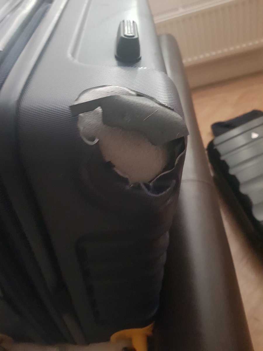 Itsin_Credible's tweet photo. @Fly_Norwegian you damaged my case beyond repair and even though ive filled in all the paperwork I still haven't heard anything back regarding a replacement or refund of cost. What sort of service is this...? https://t.co/pbOtiNNJGA