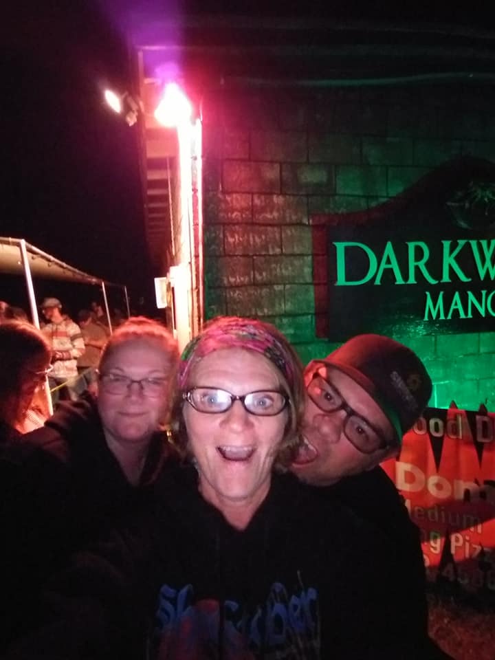 How are you guys liking those scares?

Check out this pic that our fan Rae sent us!  Looks like he and his family and friends are having a swell time at DarkWood!

Who's coming out this weekend?! #DarkWoodManor #scareattraction