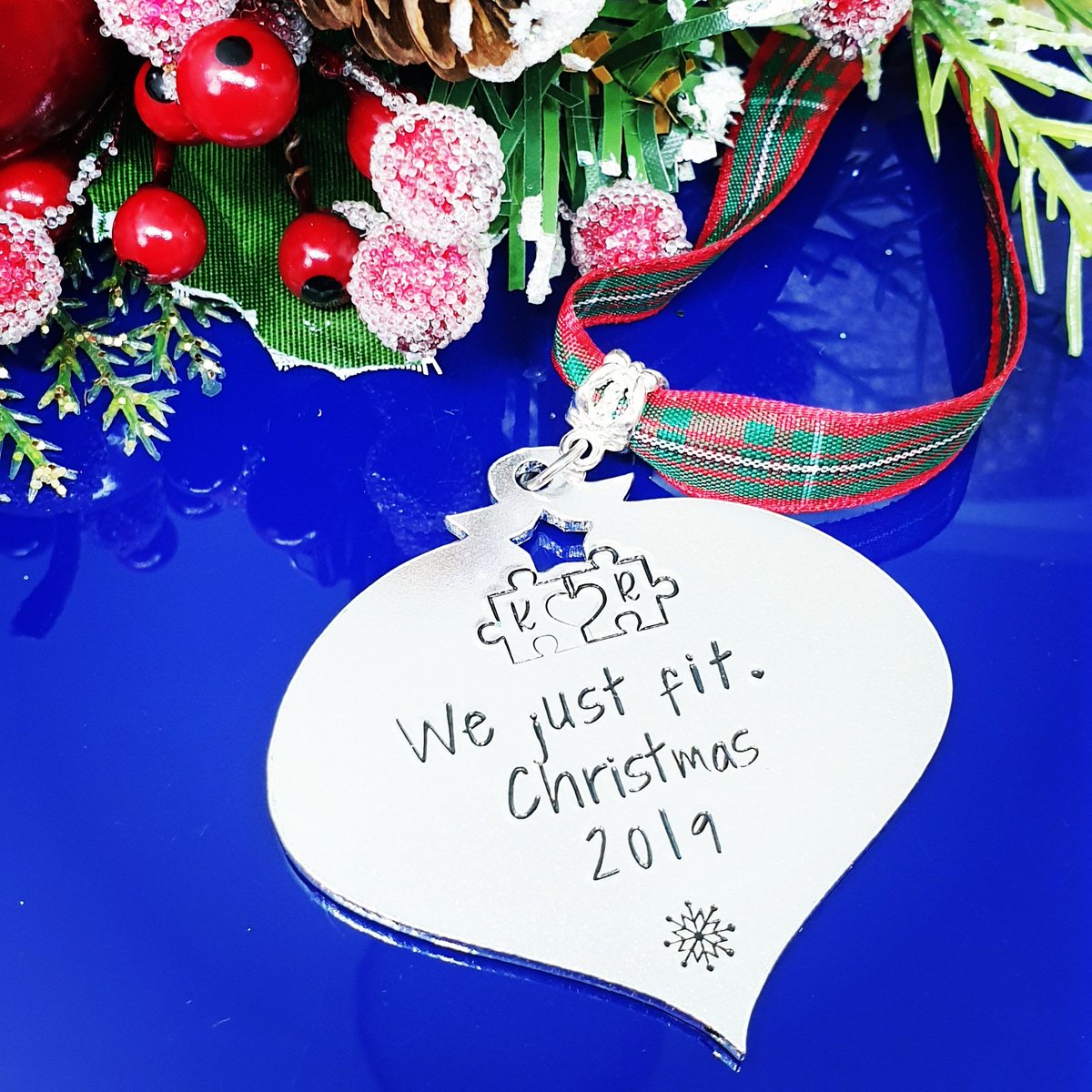 HLBespoke's tweet photo. Who do you just fit with⁉️🤔 .
.
#Christmas #ChristmasCountdown  #christmasdecorations #wejustfit #meanttobe #alwaysandforever #missingpiece #christmasiscoming #christmas2019 #personalisedgifts #supportsmallbusiness #SmallBiz #EtsySocial #etsyuk #christmasgiftideas #etsystore https://t.co/HOSqwY7kVI