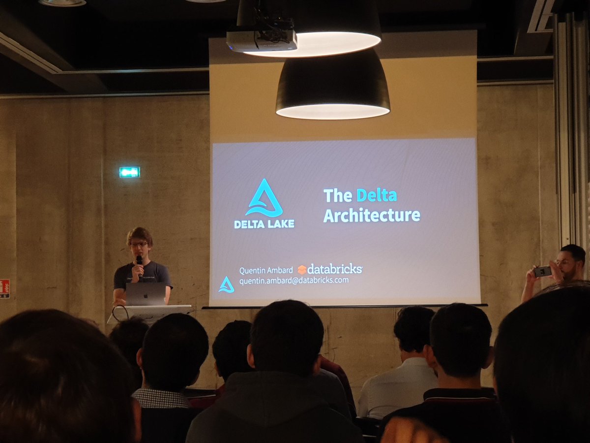 En premier, nous avons <a href="/qAmbard/">Quentin</a> de <a href="/databricks/">Databricks</a> qui nous parle de Delta Lake #DataEngineering #Spark