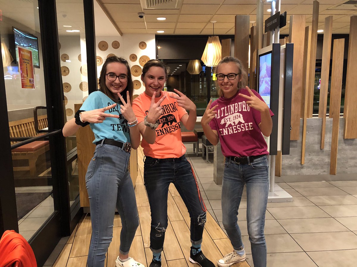 saxophonist_72's tweet photo. “Even though I love them madly,
it seems I love them more.” 💕
#NutcrackerHandy #ElitesTakeOnMcDs #SonyaDONOT #SappyBigSis #BearsBeetsBattlestarGalactica https://t.co/gO8kAHOShX