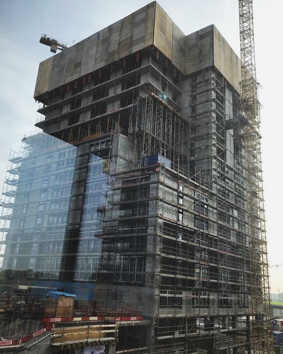 alphaz_stories's tweet photo. Peter Weiss, GF ARE DEVELOPMENT, Susanne Wessely, Bezirksvorsteher-SV, und Bernhard Ebner, Projektleiter und GF TrIIIple, bei der heutigen Baustellenbegehung des Waterfront-Projekts TrIIIple unseres Kunden Soravia &amp; Projektpartner ARE DEVELOPMENT in Wien 3.

#letswriteanewstory https://t.co/QMpk8nCpfp