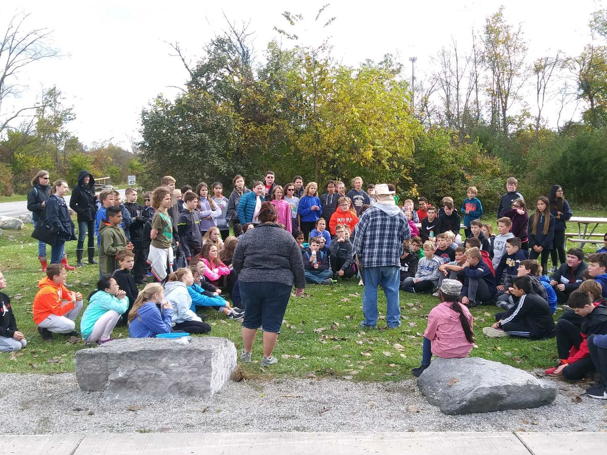 HPIPerrysburg's tweet photo. 6th grade Green and Blue teams at Fossil Park today, hands-on learning about limestone, local quarries, and fossils in NW Ohio 🐚 https://t.co/GFrbM8cTbK