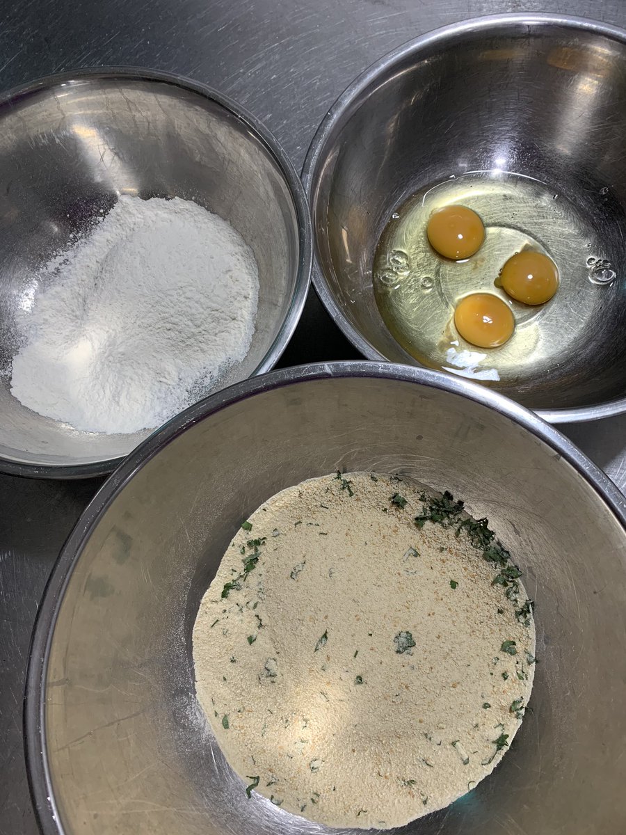 ChefConsultant's tweet photo. What’s going on here?
#PerfectTrio https://t.co/lu0H3EXUAa