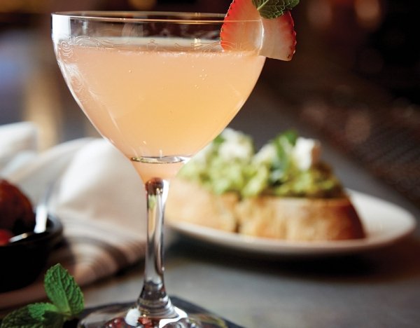 This light and fruity beverage is perfect to toast to the weekend! #TGIF

co.meetingsmags.com/signature-drin…